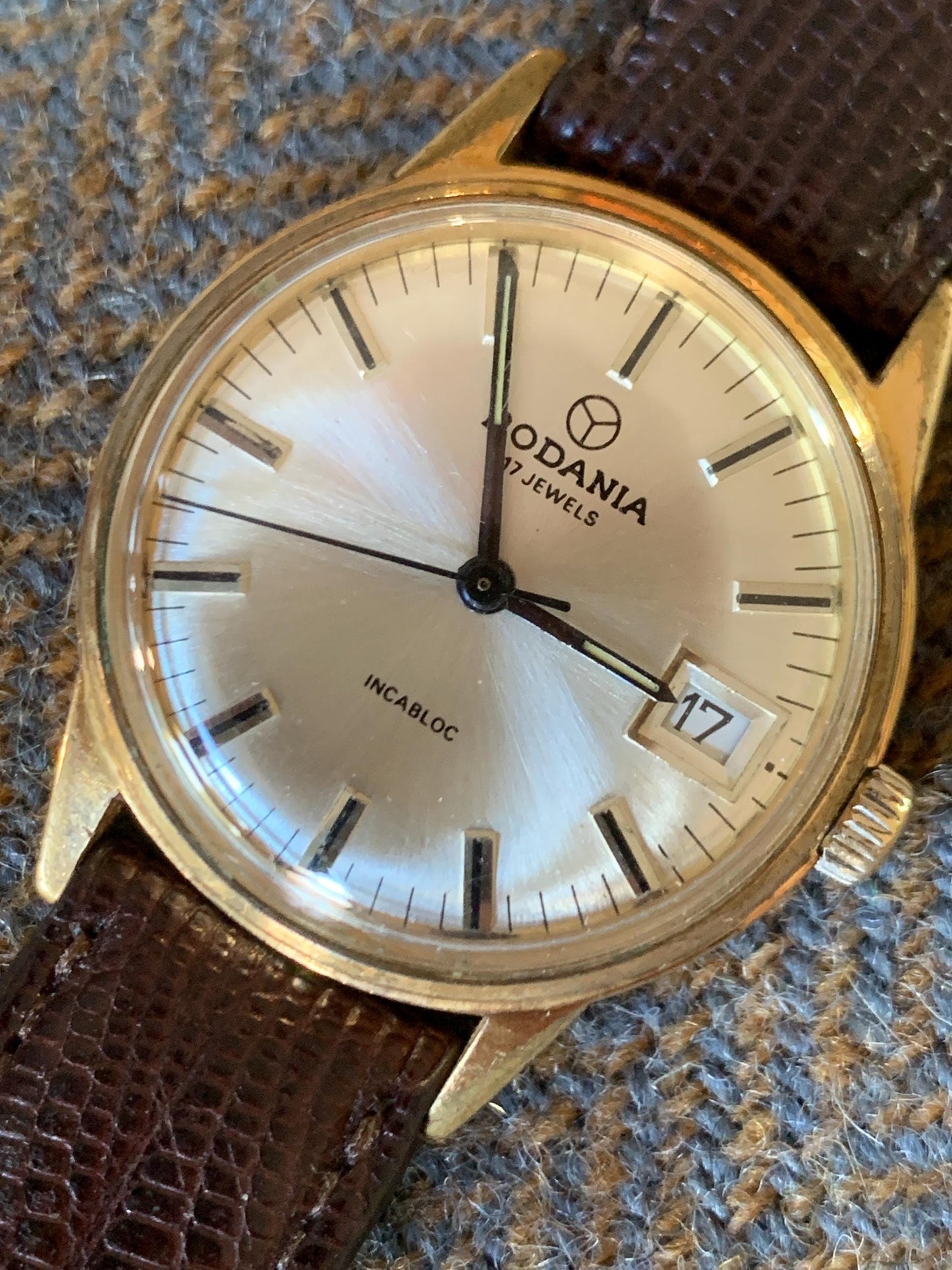 Rodania French/Swiss Made Late 60s Winder with NOS LARGE Hadley Roma Teju Lizard Strap. 33mm 17J Gold Tone w/Radiant Dial. Date. Excellent.
