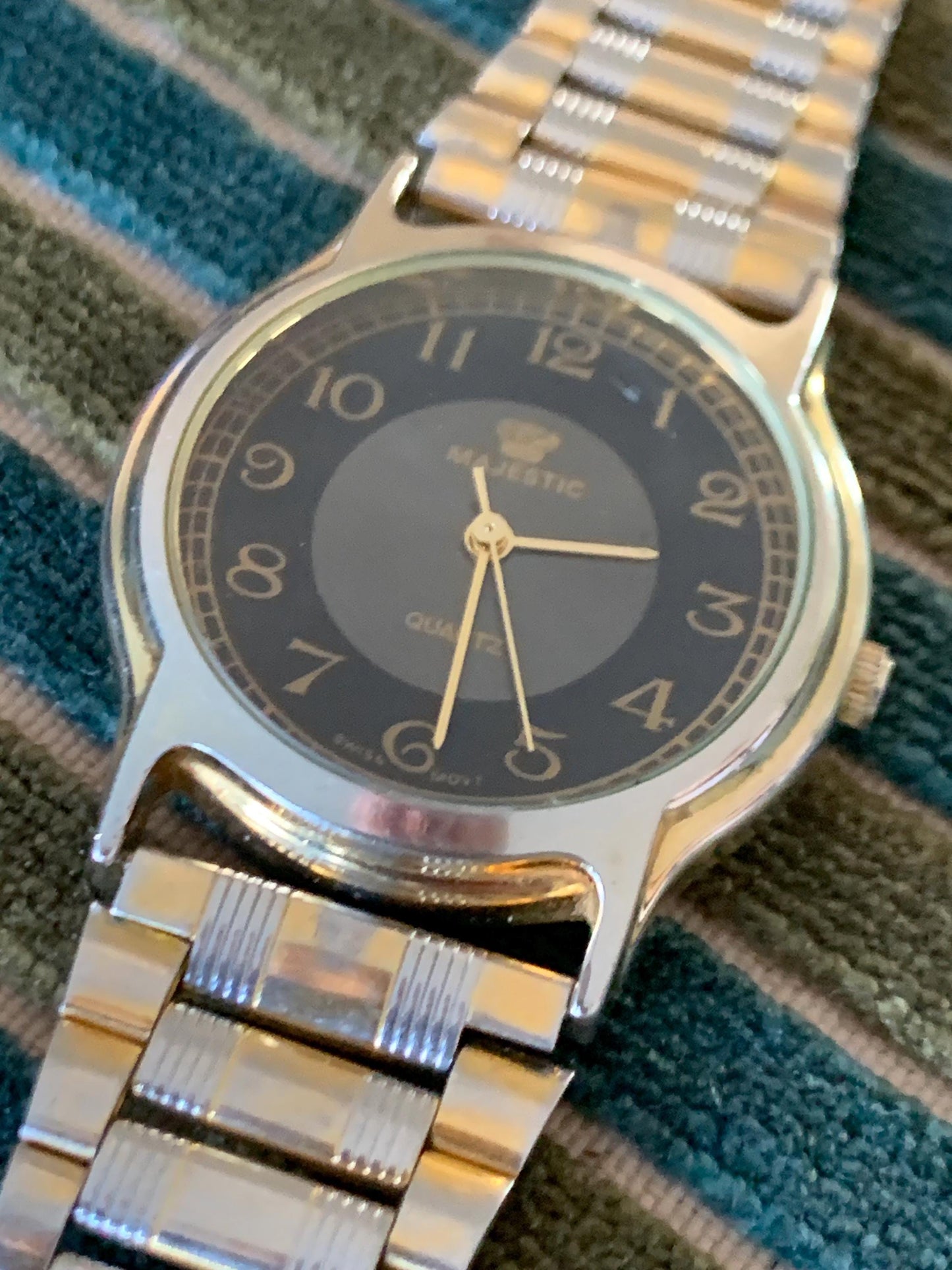 Classic Appearance Black Dial Majestic Watch. 32mm Good used condition. Quartz, New Battery, Two-Tone case and Bracelet. Dial Two-Tone Black