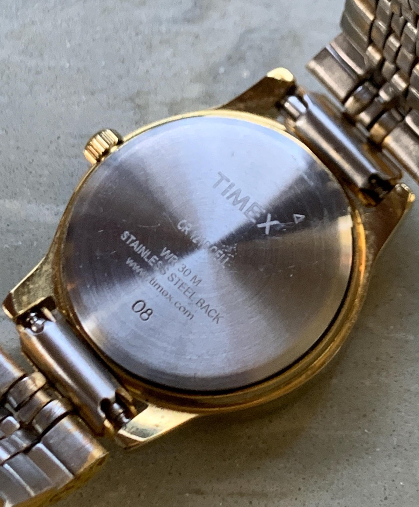 Timex Mother of Pearl Indiglo Quartz Watch Gold Tone w/MOP Dial. Excellent Condition, Light Up. Gold Tone Metal  Bracelet. 25mm, 7.5" Wrist