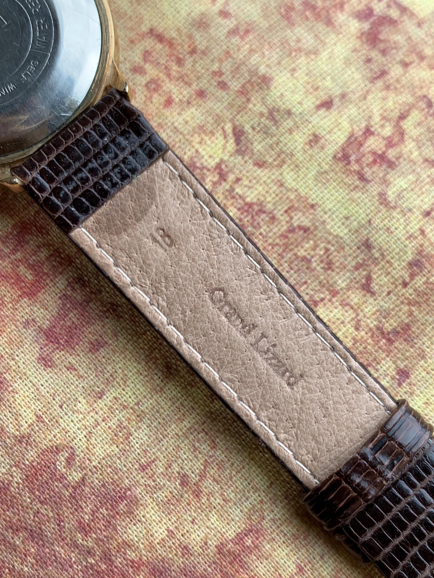 1972 Timex Viscount Automatic Watch, Goldtone Case w/Champagne Dial, Date. 35mm Good Overall VTG Condition w/NOS Leather Band. Works!