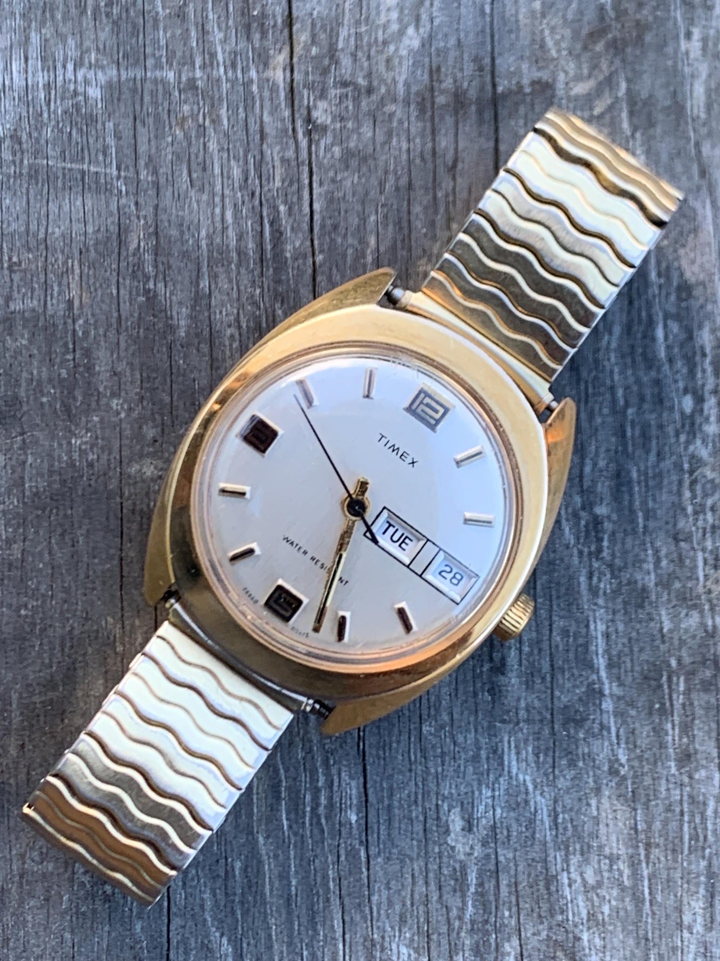 1975 Timex Marlin Winder Watch, Goldtone Case w/Champagne Calendar Dial. Decent Overall Condition with Period Expanding Band. Works!