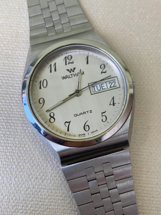 1980s Cool Waltham Quartz. Waltham Quartz Day Date Watch - Silver Tone Classic Style. 1980s Hong Kong. Stainless Bracelet. Early 80s Quartz!