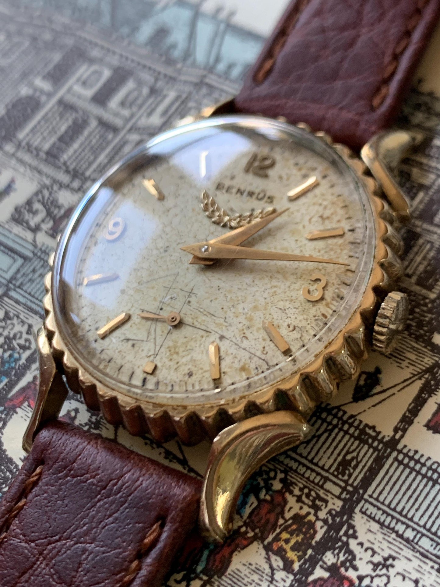 Rare 1950s Benrus Elegance 10K Gold-Filled "Bottlecap" Watch. 17 Jewels, in Excellent Condition. Fancy Horned Lugs and Sub-Second Hand.