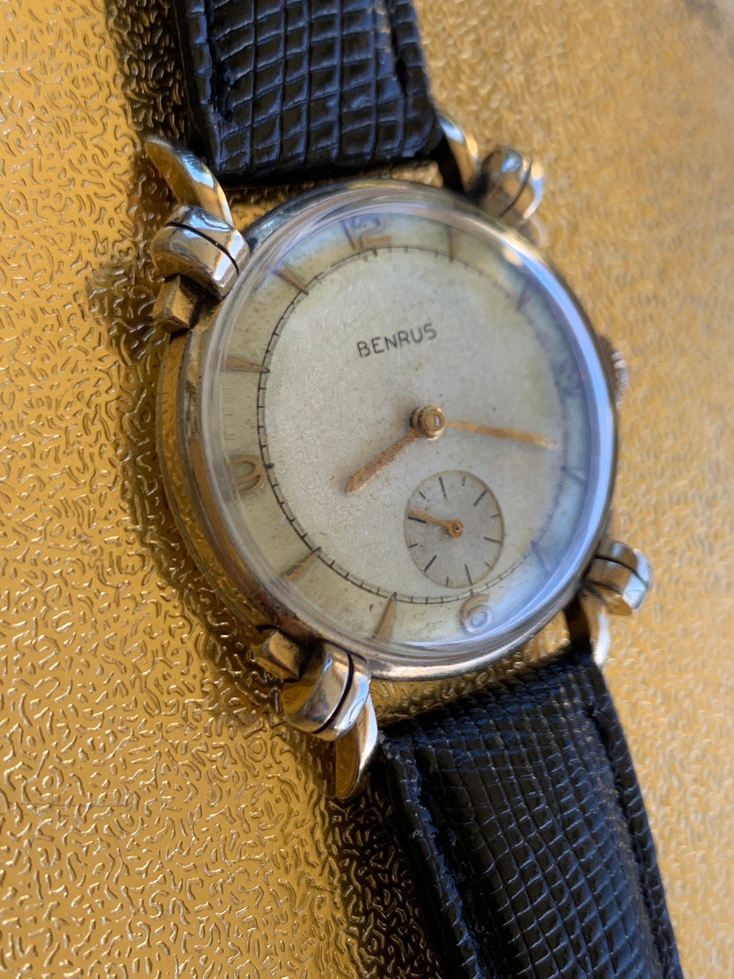 Vintage Fancy Knotted Lugs Benrus Watch 10K Rolled Gold Plate. 1940s/50s Mechanical Movement Winder. Works. 2 Vintage bands - Gents & Ladies