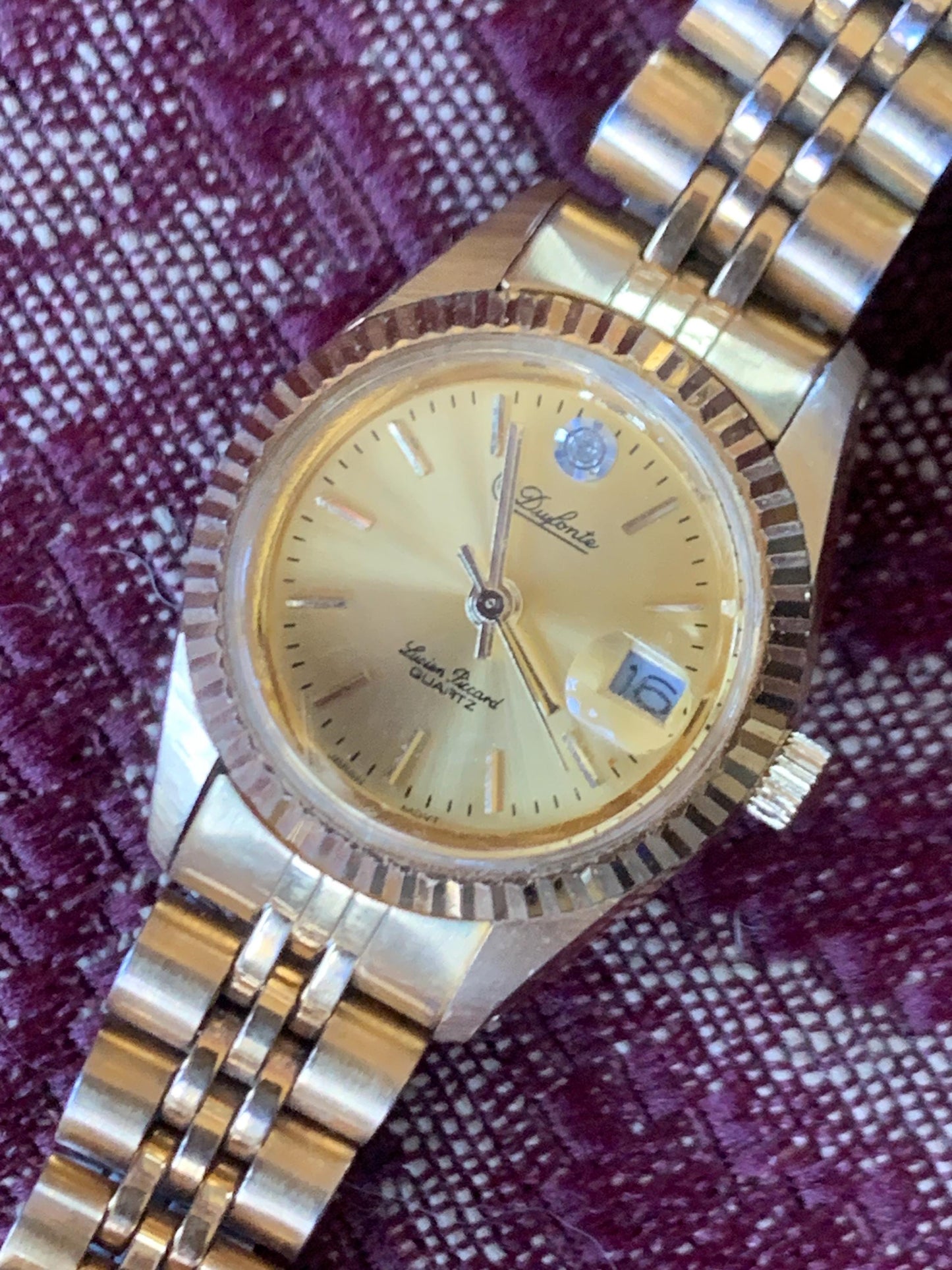 Dufonte by Lucien Piccard Ladies Presidential Watch. Diamond Golden Dial w/date. Gold Tone Case and Bracelet. 7" Wrist or less. New Battery.