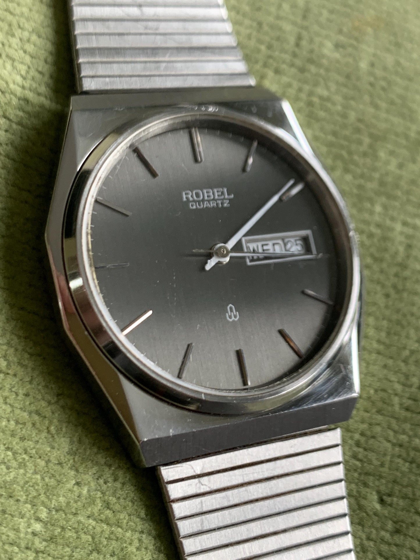 Mystery 1980s ROBEL Quartz Watch - Day Date Watch with Seiko/Tissot influence. Brushed Gray Dial, Stainless. Cool Analog 80s Korean Style!