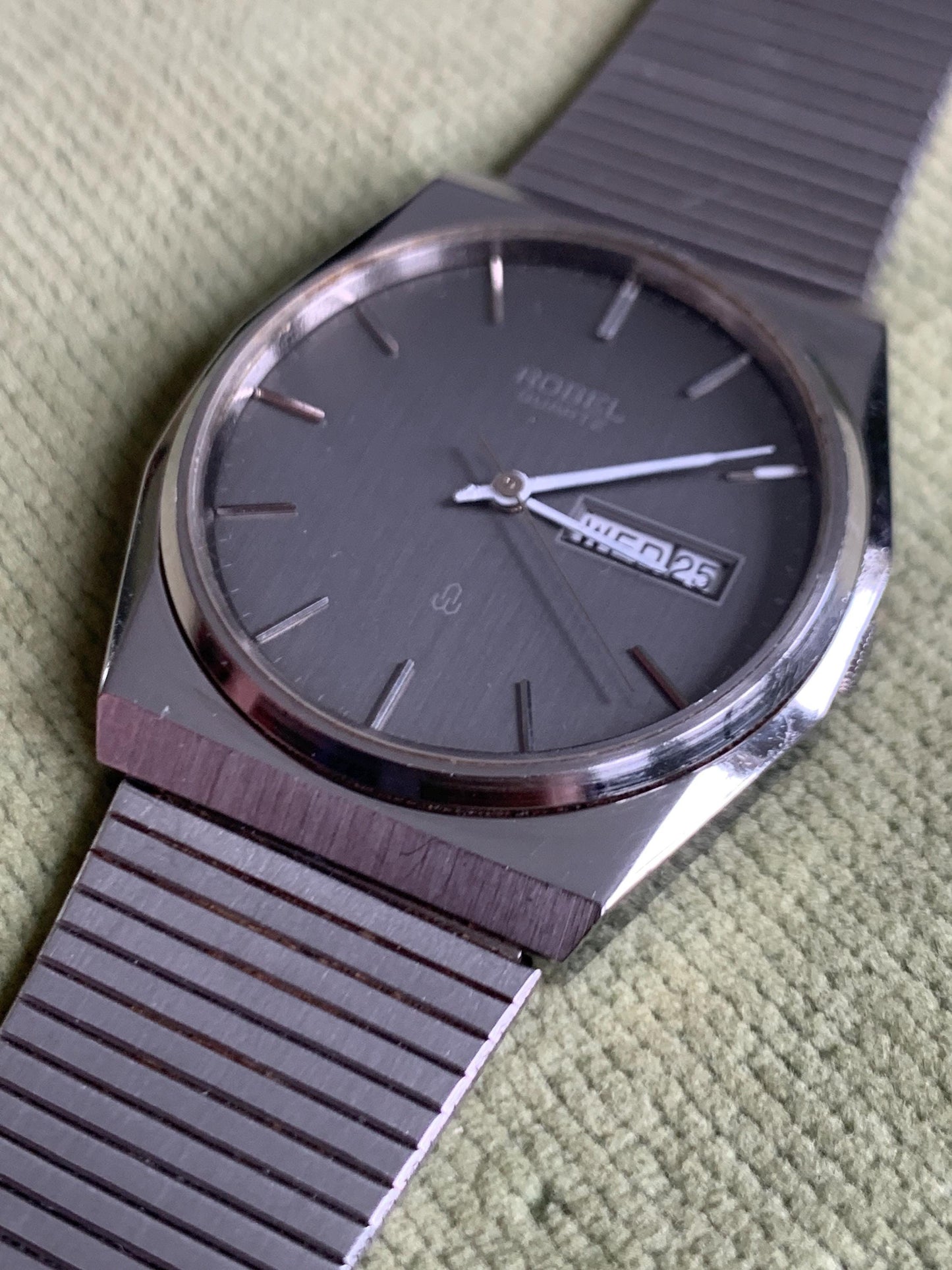 Mystery 1980s ROBEL Quartz Watch - Day Date Watch with Seiko/Tissot influence. Brushed Gray Dial, Stainless. Cool Analog 80s Korean Style!