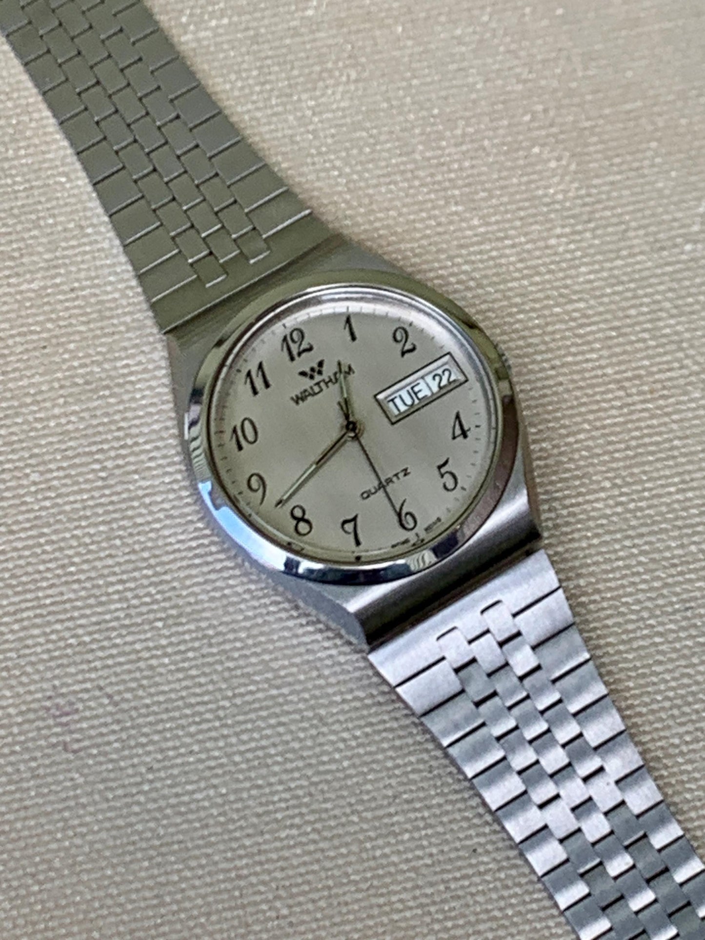 1980s Cool Waltham Quartz. Waltham Quartz Day Date Watch - Silver Tone Classic Style. 1980s Hong Kong. Stainless Bracelet. Early 80s Quartz!