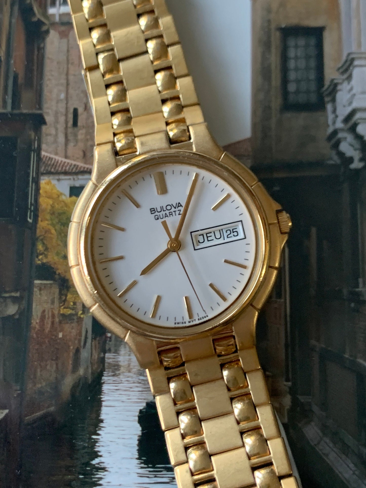 1988 Bulova Quartz Watch Gold Tone Finish, White Dial with Day/Date New battery. Original, integral metal band. Neo Vintage Quartz. Great.