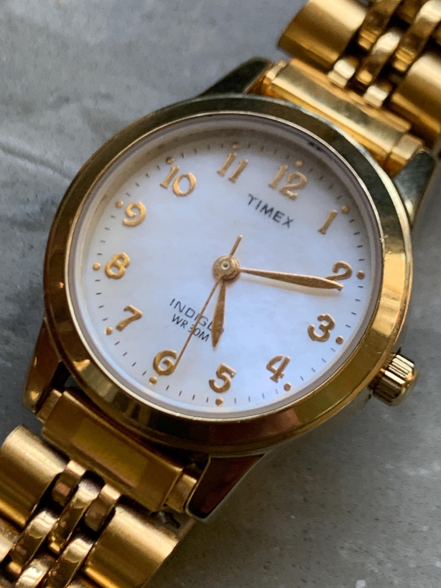 Timex Mother of Pearl Indiglo Quartz Watch Gold Tone w/MOP Dial. Excellent Condition, Light Up. Gold Tone Metal  Bracelet. 25mm, 7.5" Wrist