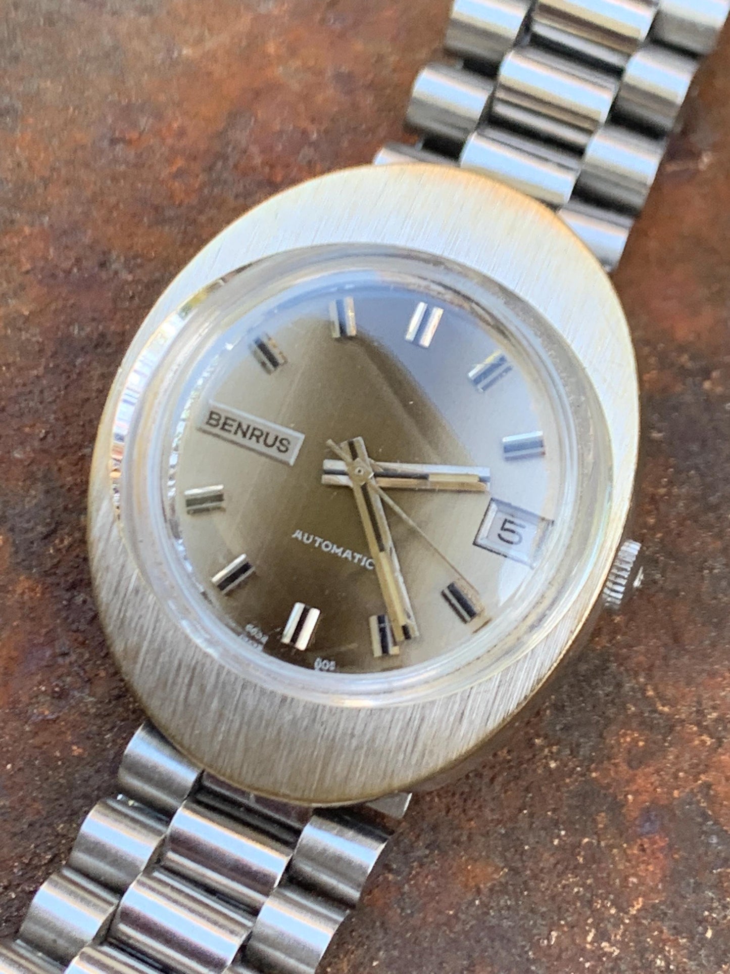 Vintage Benrus Automatic Silvertone Date Cushion Watch with Ombre Dial with Date Excellent Cond. Works Great. Original Matching Bracelet