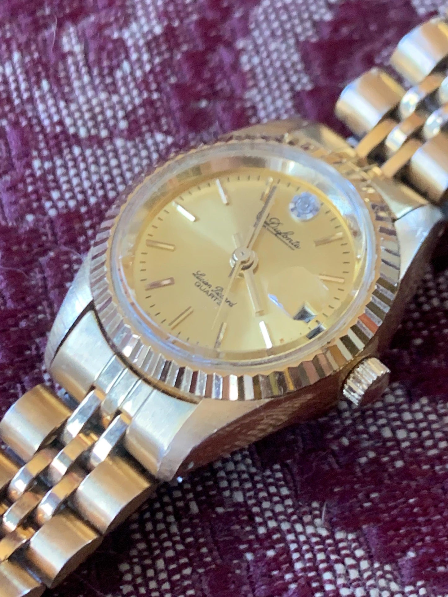Dufonte by Lucien Piccard Ladies Presidential Watch. Diamond Golden Dial w/date. Gold Tone Case and Bracelet. 7" Wrist or less. New Battery.