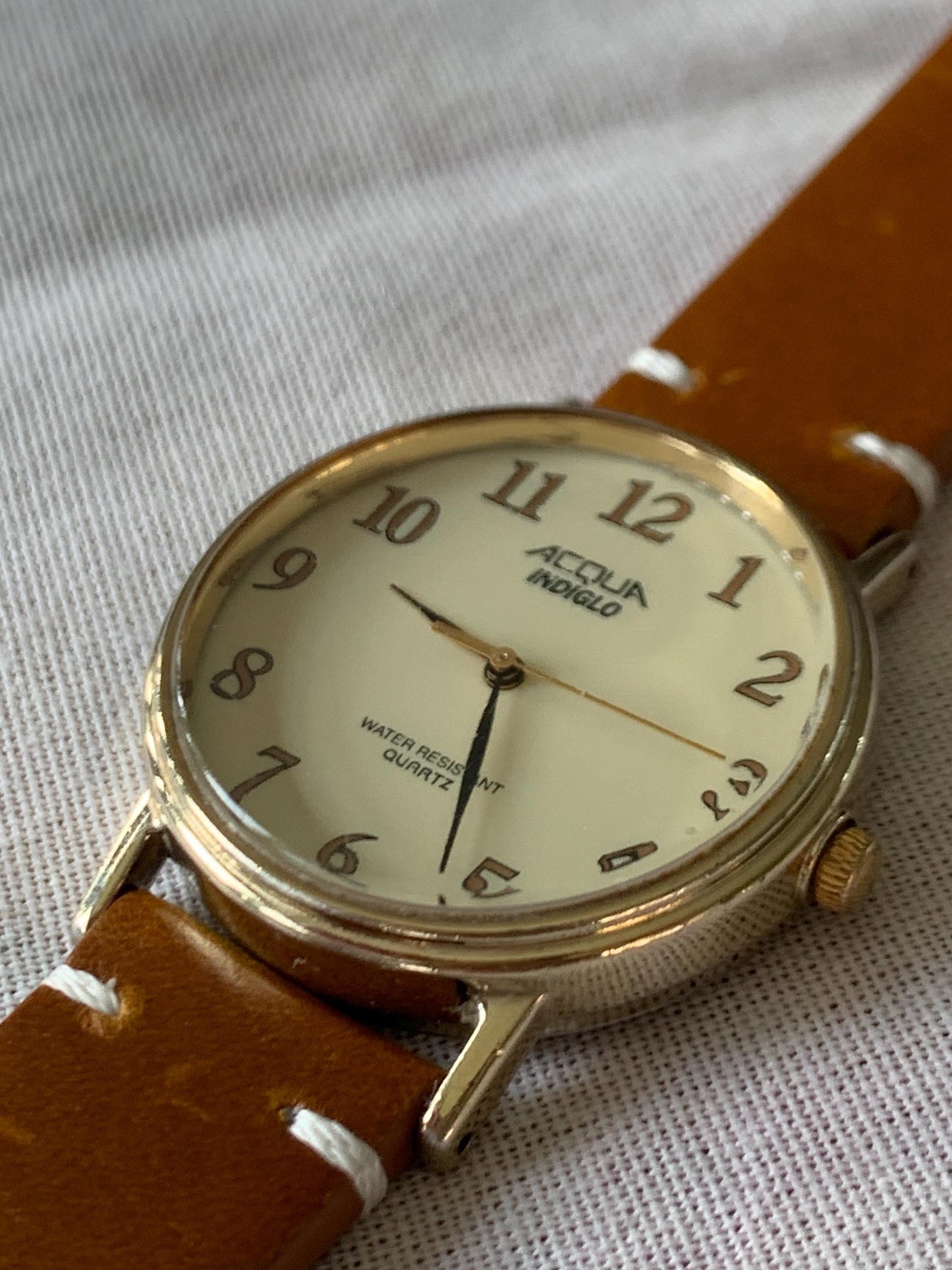 Creamy Retro 34.5mm Acqua by Timex Indiglo Quartz Watch. Goldtone. Y2K Survivor w/New Battery, New Classic Retro Light Brown Leather Strap.