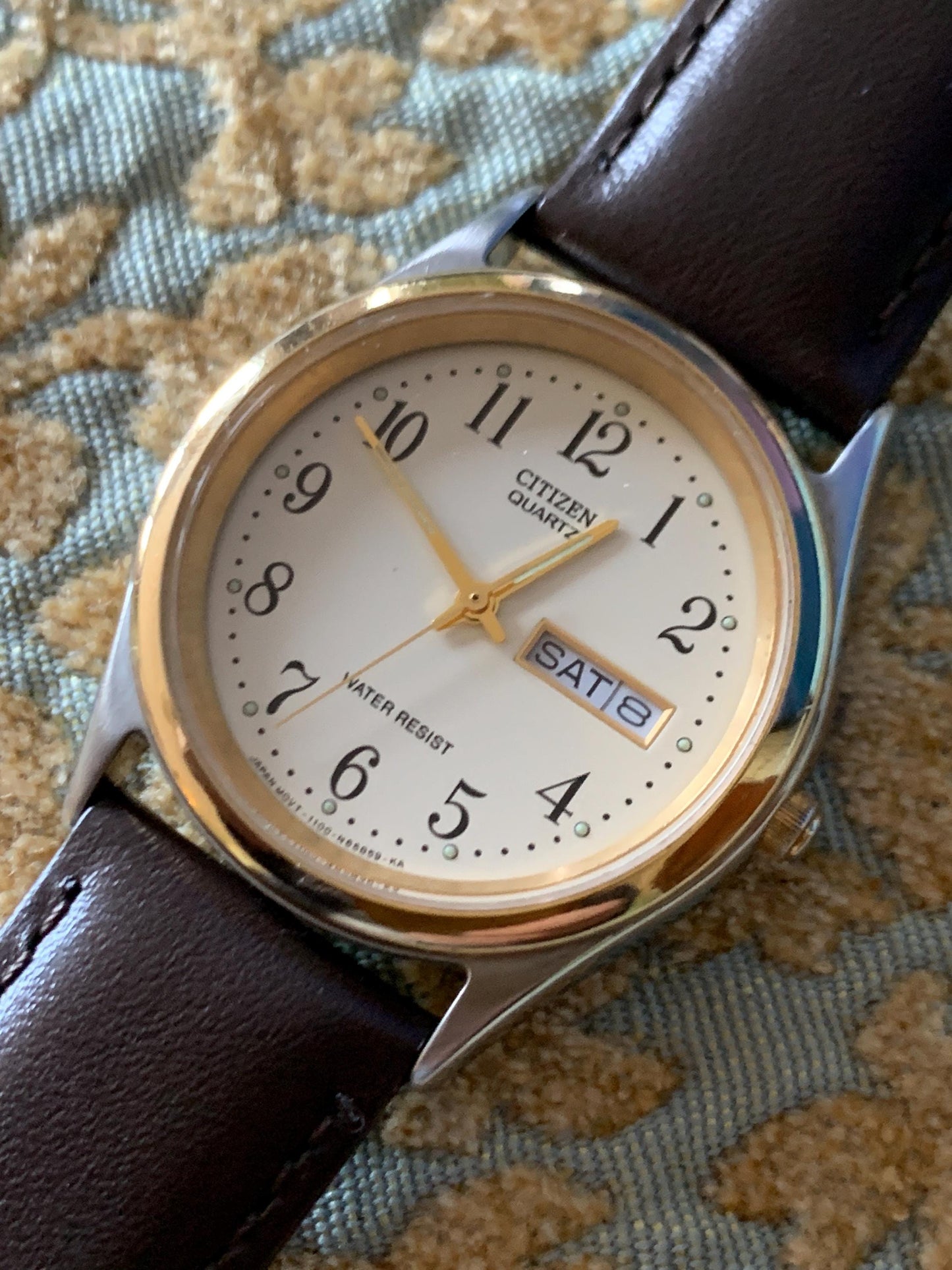 Citizen Quartz Watch Two-Tone, Cream Dial in Excellent Condition - Barely worn, new battery, runs & keeps time well. New Leather Strap. 36mm