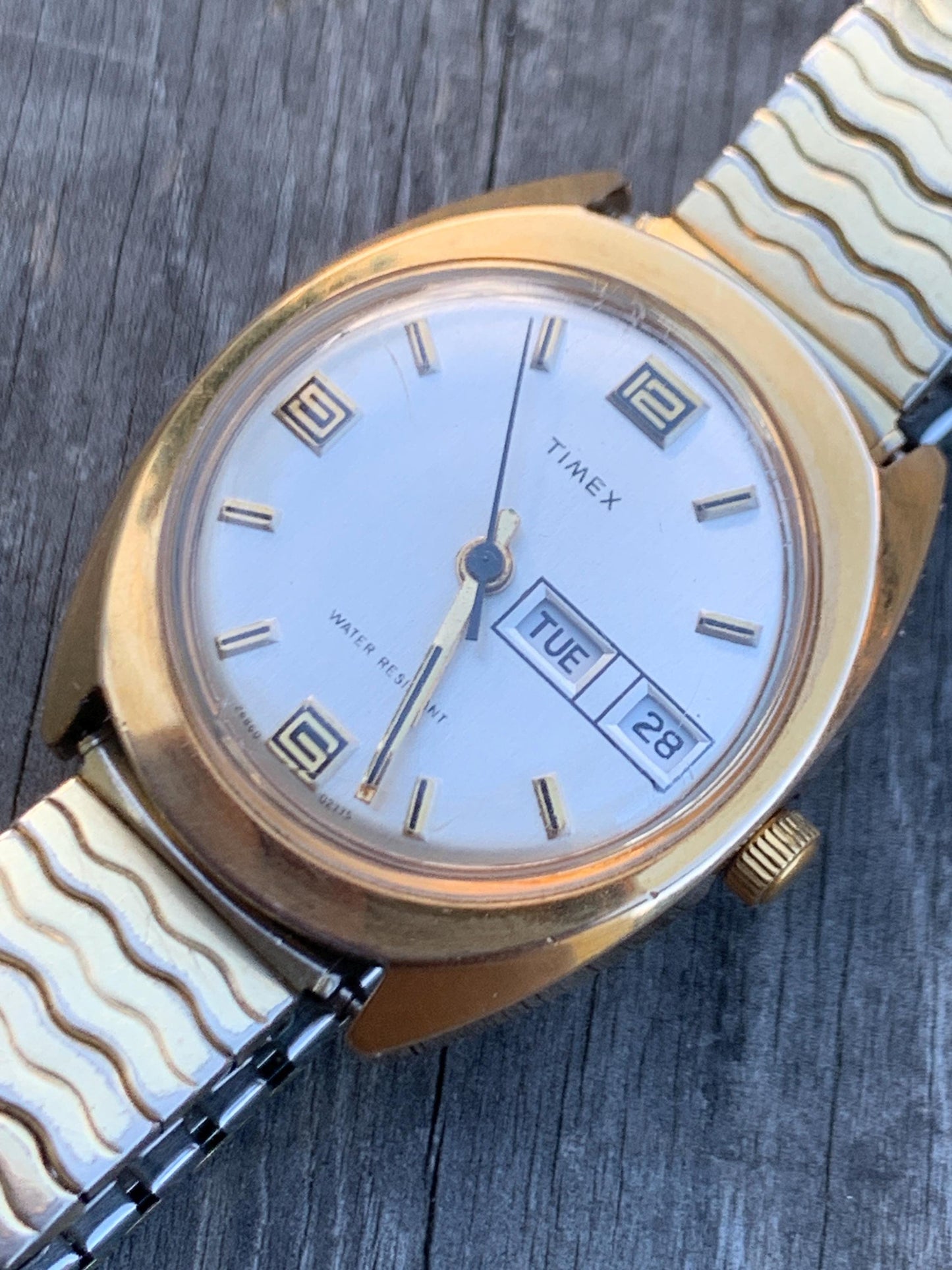 1975 Timex Marlin Winder Watch, Goldtone Case w/Champagne Calendar Dial. Decent Overall Condition with Period Expanding Band. Works!