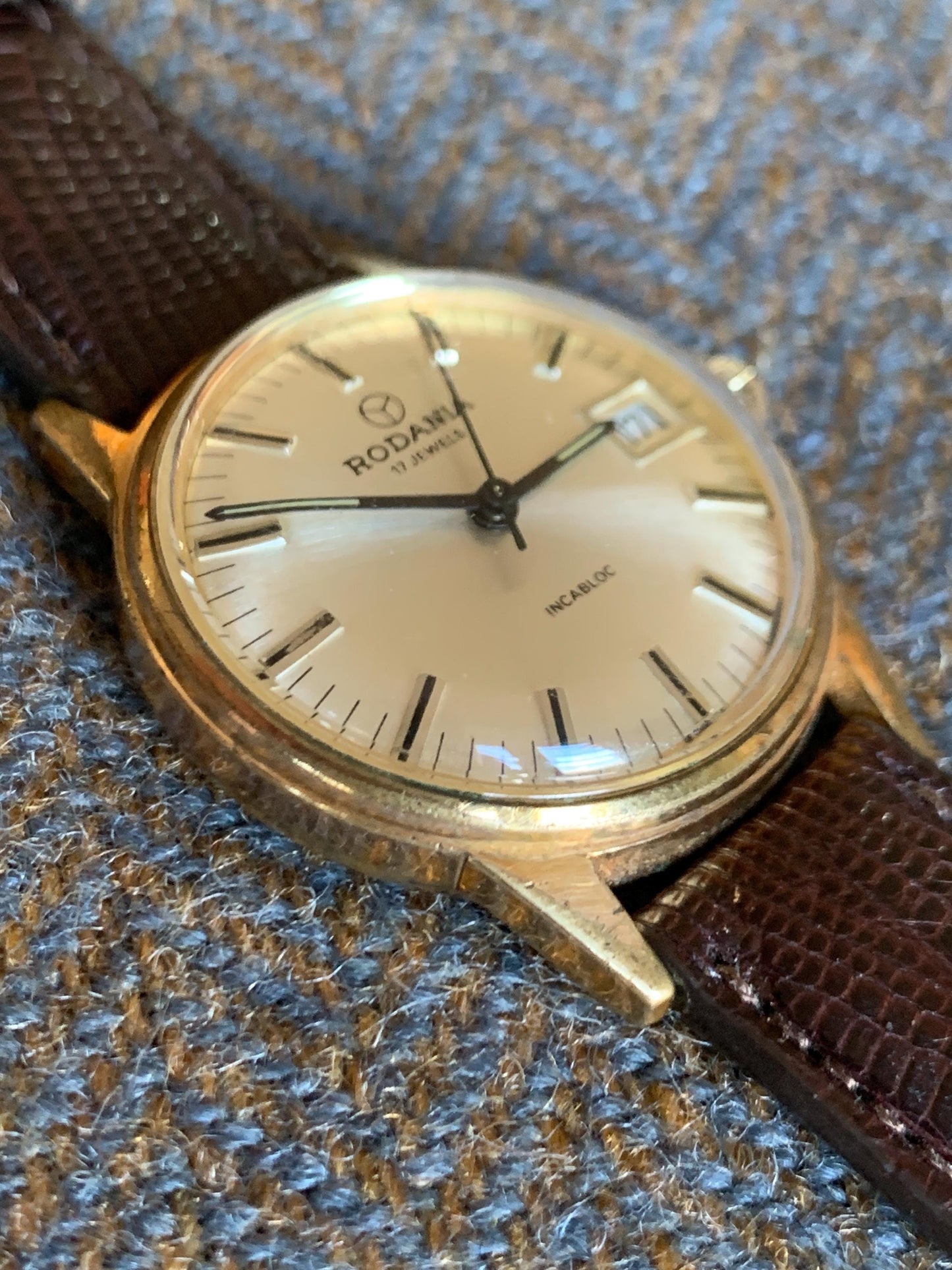 Rodania French/Swiss Made Late 60s Winder with NOS LARGE Hadley Roma Teju Lizard Strap. 33mm 17J Gold Tone w/Radiant Dial. Date. Excellent.