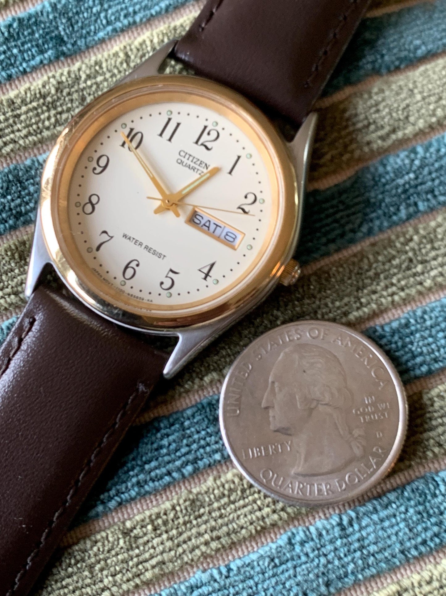 Citizen Quartz Watch Two-Tone, Cream Dial in Excellent Condition - Barely worn, new battery, runs & keeps time well. New Leather Strap. 36mm