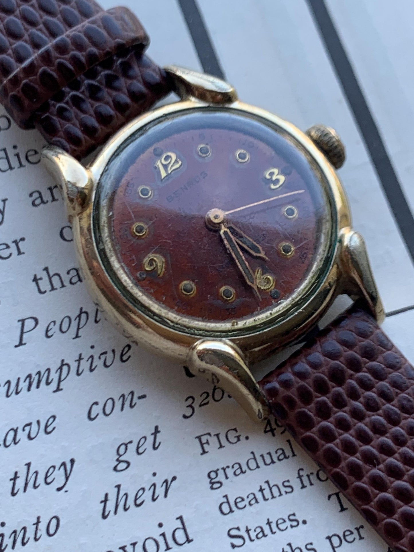 Tropical Dial Vintage 1940s Benrus Ladies Watch - 17 Jewels Swiss Movement 10k RGP Bezel, Fancy Lugs. Mechanical Winder, Runs Well. 26mm.