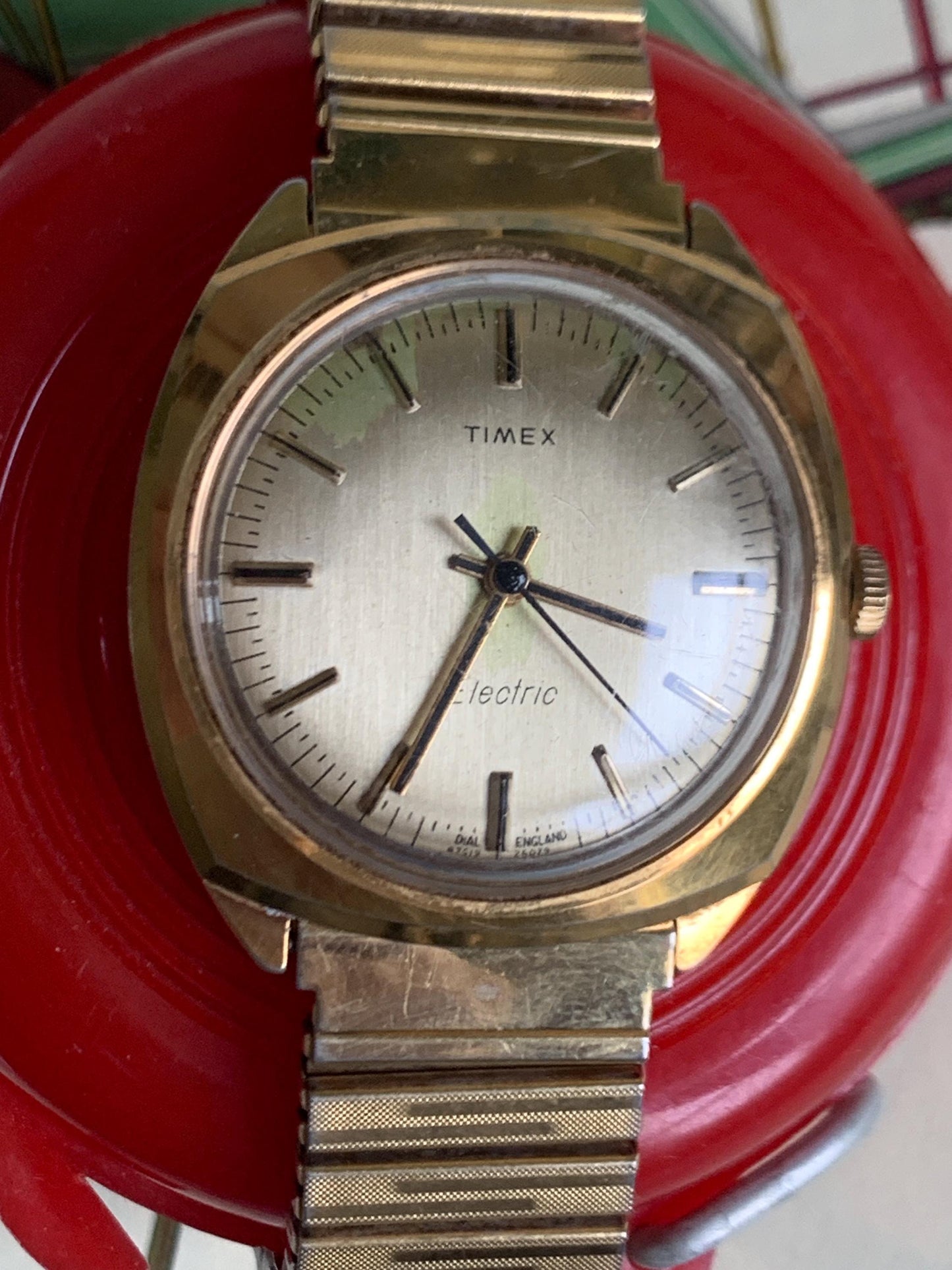 1979 England Dial Timex Electric Watch, Square-ish Goldtone Case w/Golden Dial. Decent Overall Condition with Period Expanding Band. Works!