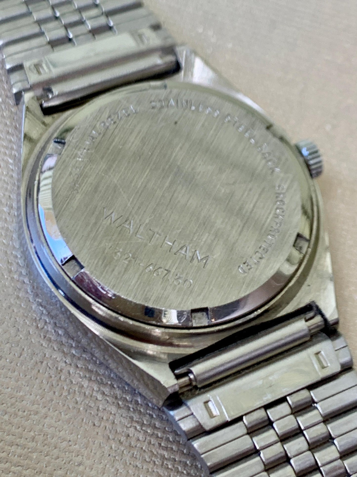 1980s Cool Waltham Quartz. Waltham Quartz Day Date Watch - Silver Tone Classic Style. 1980s Hong Kong. Stainless Bracelet. Early 80s Quartz!