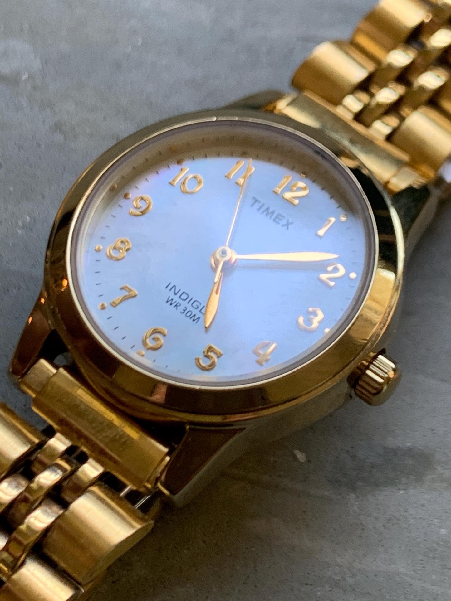 Timex Mother of Pearl Indiglo Quartz Watch Gold Tone w/MOP Dial. Excellent Condition, Light Up. Gold Tone Metal  Bracelet. 25mm, 7.5" Wrist